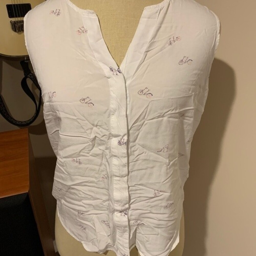 Dressy light weight tank top with hidden buttons and a delicate bicycle pattern